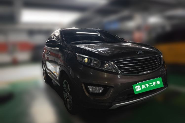 Used Kia Sportage R 2015 2.0L Automatic Two-Wheel Drive DLX Model Front Right 45 Deg