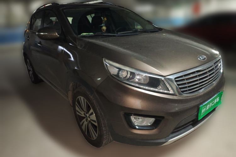 Used Kia Sportage R 2015 2.0L Automatic Two-Wheel Drive DLX Model Front Right 45 Deg