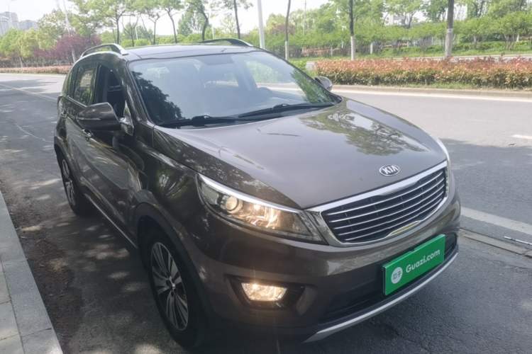 Used Kia Sportage R 2015 2.0L Automatic Two-Wheel Drive DLX Model Front Right 45 Deg
