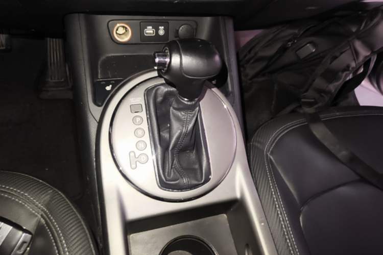 Used Kia Sportage R 2015 2.0L Automatic Two-Wheel Drive DLX Model Gear Lever