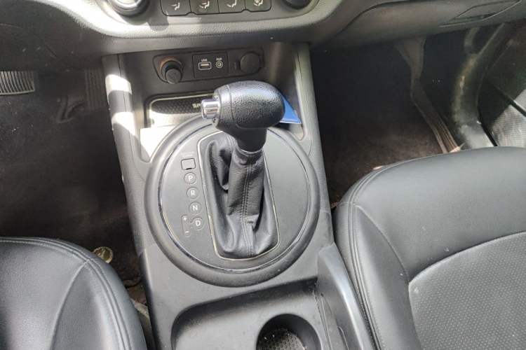 Used Kia Sportage R 2015 2.0L Automatic Two-Wheel Drive GL Gear Lever