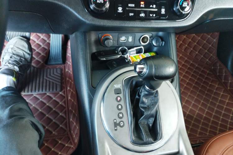 Used Kia Sportage R 2015 2.0L Automatic Two-Wheel Drive GLS Gear Lever