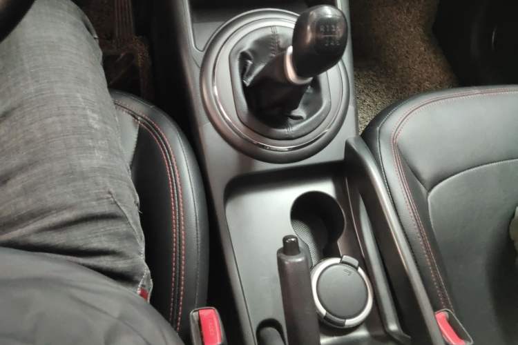 Used Kia Sportage R 2015 2.0L Manual Two-Wheel Drive GL Model Gear Lever