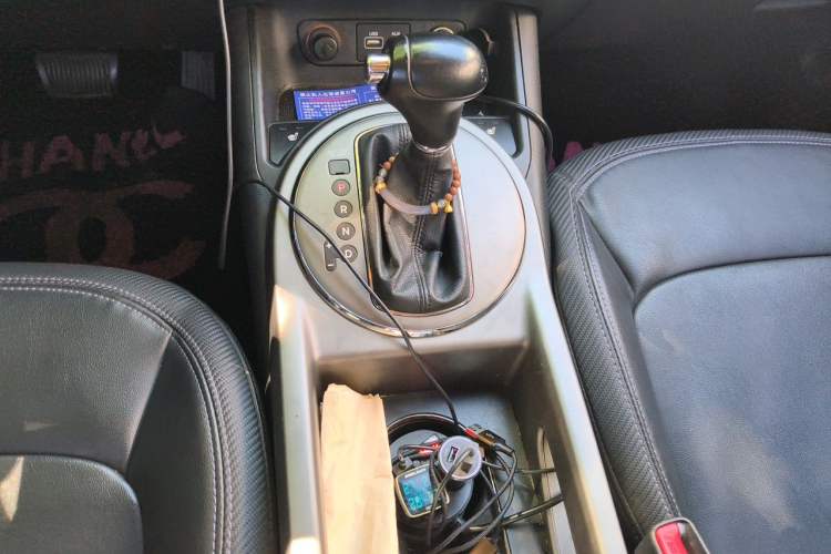Used Kia Sportage R 2015 2.0L Automatic Two-Wheel Drive DLX Model Gear Lever