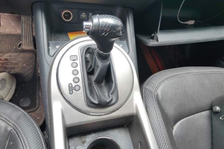 Used Kia Sportage R 2015 2.0L Automatic Two-Wheel Drive DLX Model Gear Lever