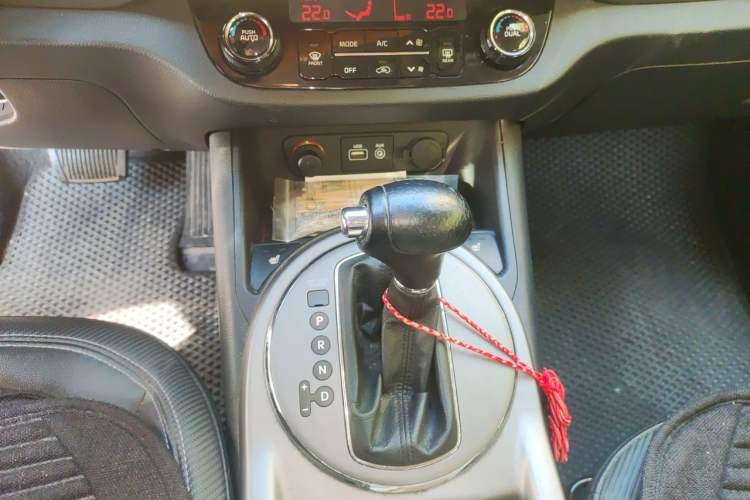 Used Kia Sportage R 2015 2.0L Automatic Two-Wheel Drive DLX Model Gear Lever