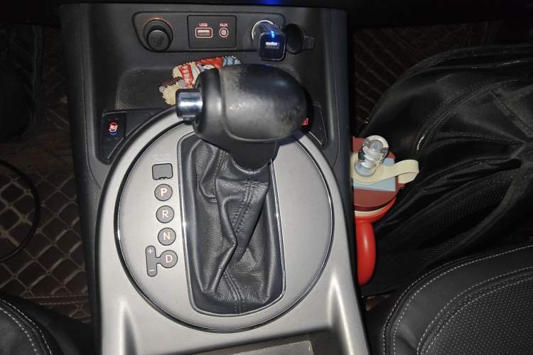 Used Kia Sportage R 2015 2.0L Automatic 4x4 GLS Edition Gear Lever