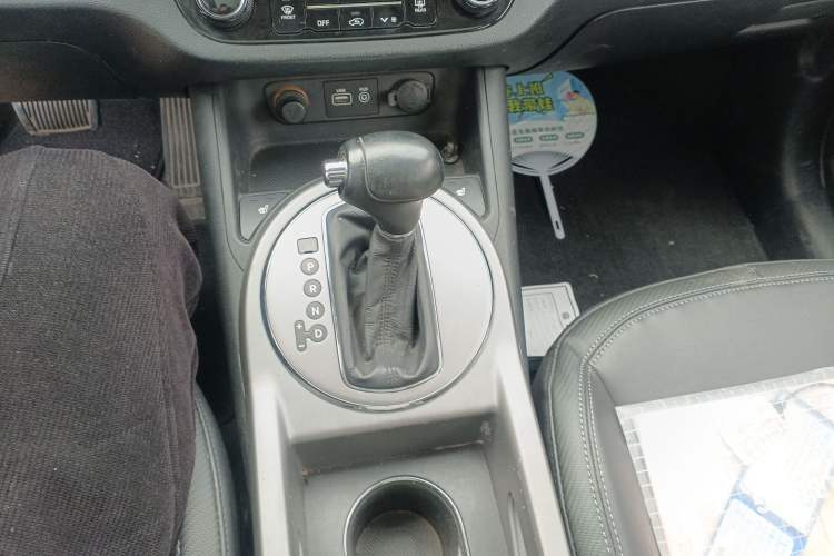 Used Kia Sportage R 2015 2.0L Automatic Two-Wheel Drive DLX Model Gear Lever