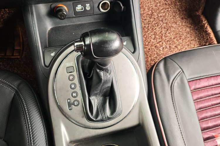 Used Kia Sportage R 2015 2.0L Automatic Two-Wheel Drive DLX Model Gear Lever