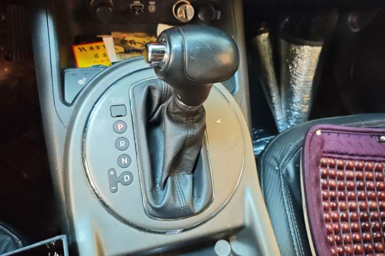 Used Kia Sportage R 2015 2.0L Automatic Two-Wheel Drive DLX Model Gear Lever
