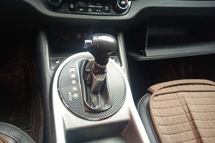 Used Kia Sportage R 2015 2.0L Automatic Two-Wheel Drive DLX Model Gear Lever