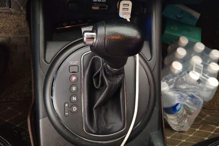 Used Kia Sportage R 2015 2.0L Automatic Two-Wheel Drive GL Gear Lever