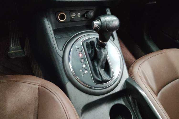 Used Kia Sportage R 2015 2.0L Automatic Two-Wheel Drive GL Gear Lever