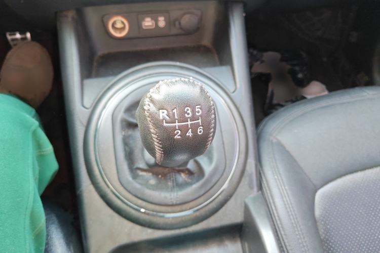 Used Kia Sportage R 2015 2.0L Manual Two-Wheel Drive GL Model Gear Lever