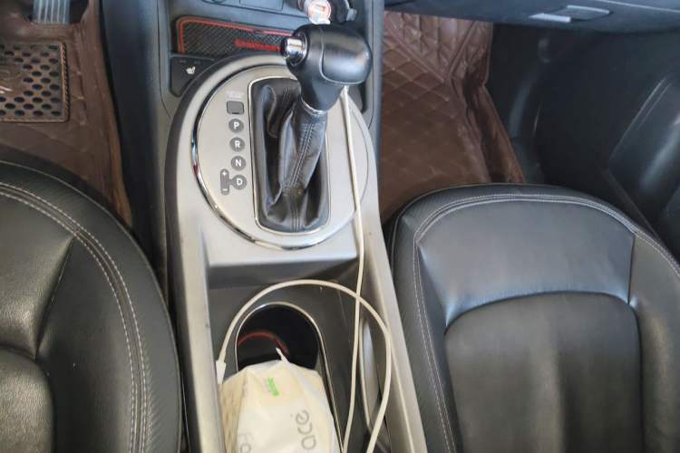 Used Kia Sportage R 2015 2.0L Automatic Two-Wheel Drive DLX Model Gear Lever