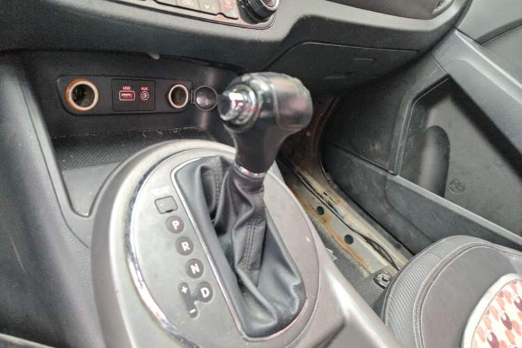 Used Kia Sportage R 2015 2.0L Automatic Two-Wheel Drive GLS Gear Lever