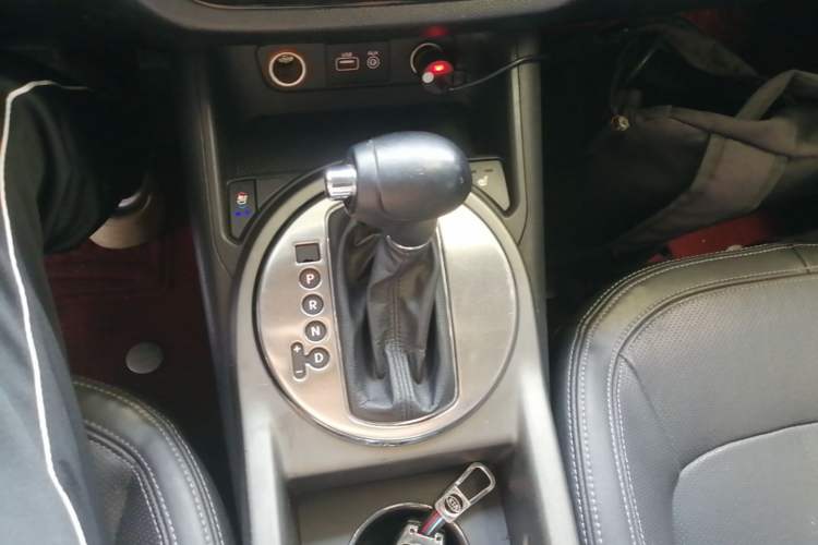 Used Kia Sportage R 2015 2.0L Automatic 2WD Premium Edition Gear Lever