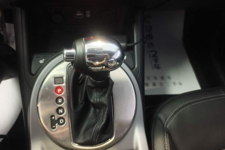 Used Kia Sportage R 2015 2.0L Automatic Two-Wheel Drive DLX Model Gear Lever
