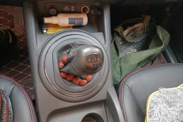 Used Kia Sportage R 2015 2.0L Manual Two-Wheel Drive GL Model Gear Lever