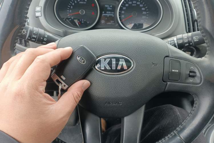 Used Kia Sportage R 2015 2.0L Automatic Two-Wheel Drive DLX Model Interior 1