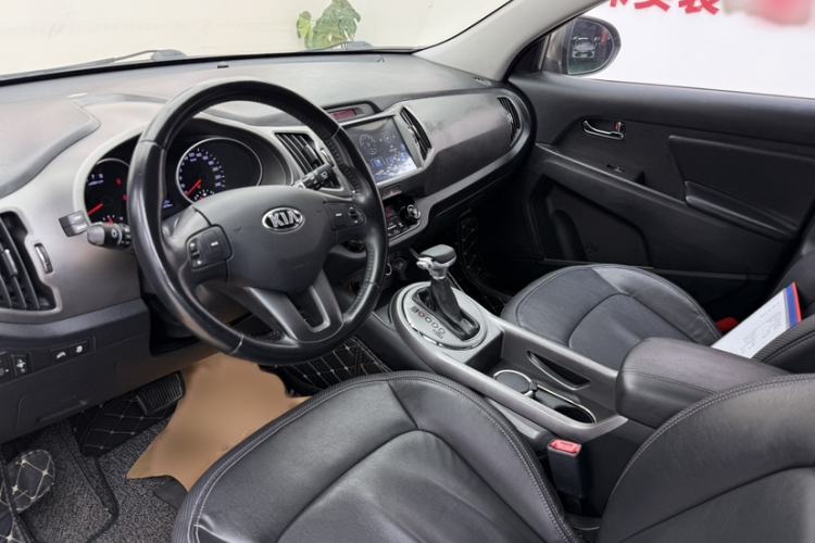 Used Kia Sportage R 2015 2.0L Automatic Two-Wheel Drive GLS Interior 10