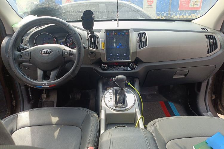 Used Kia Sportage R 2015 2.0L Automatic Two-Wheel Drive DLX Model Interior 2