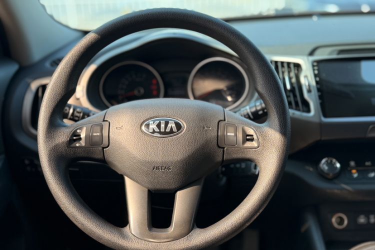 Used Kia Sportage R 2015 2.0L Manual Two-Wheel Drive GL Model Interior 2