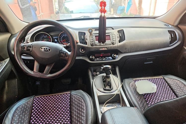 Used Kia Sportage R 2015 2.0L Automatic Two-Wheel Drive DLX Model Interior 2