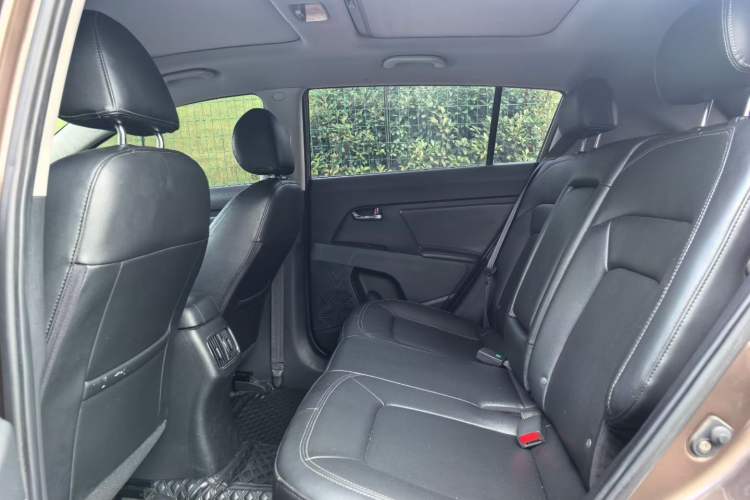Used Kia Sportage R 2015 2.0L Automatic Two-Wheel Drive DLX Model Interior 3