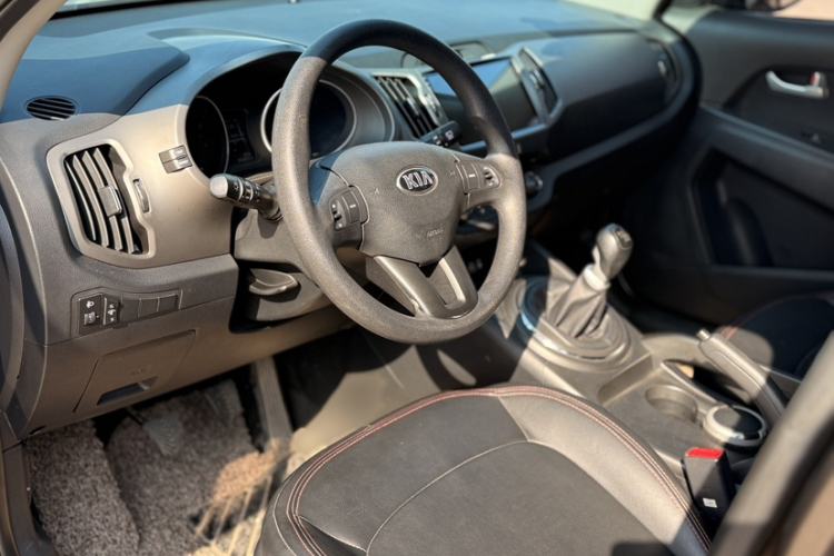 Used Kia Sportage R 2015 2.0L Manual Two-Wheel Drive GL Model Interior 4
