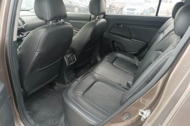 Used Kia Sportage R 2015 2.0L Automatic Two-Wheel Drive DLX Model Interior 4