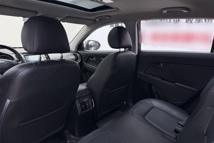 Used Kia Sportage R 2015 2.0L Automatic Two-Wheel Drive GLS Interior 5