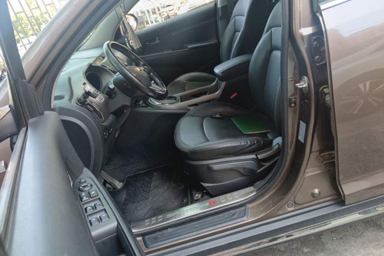 Used Kia Sportage R 2015 2.0L Automatic Two-Wheel Drive DLX Model Left Front Seat