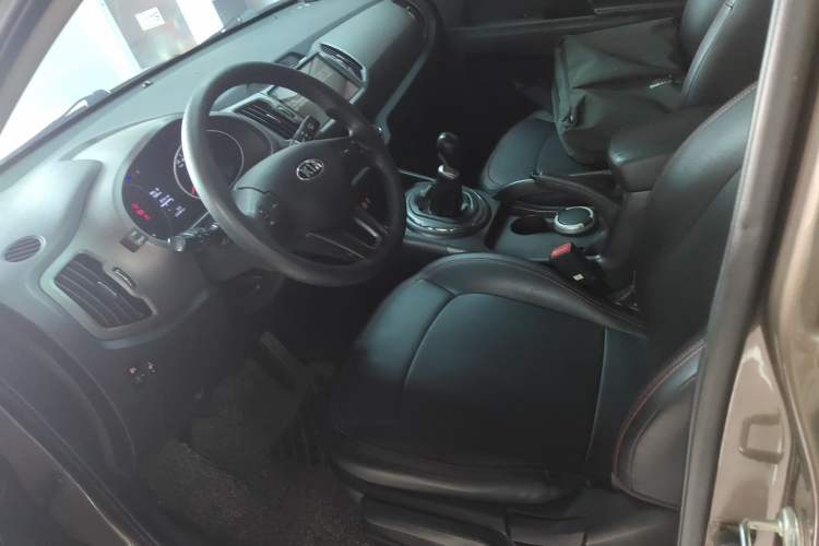 Used Kia Sportage R 2015 2.0L Manual Two-Wheel Drive GL Model Left Front Seat