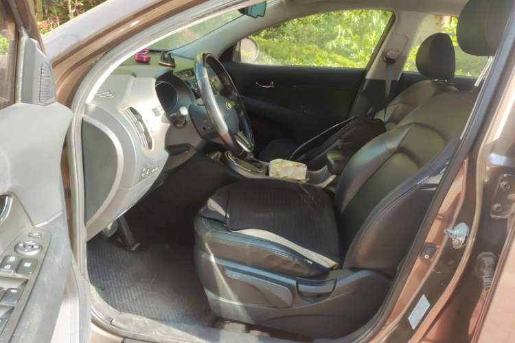 Used Kia Sportage R 2015 2.0L Automatic Two-Wheel Drive DLX Model Left Front Seat