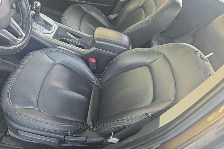 Used Kia Sportage R 2015 2.0L Automatic Two-Wheel Drive DLX Model Left Front Seat