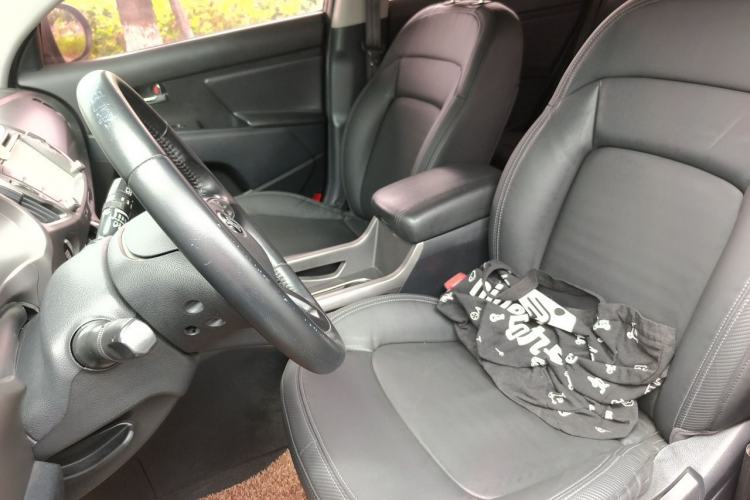 Used Kia Sportage R 2015 2.0L Automatic Two-Wheel Drive DLX Model Left Front Seat