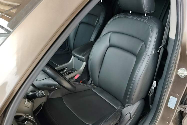 Used Kia Sportage R 2015 2.0L Automatic Two-Wheel Drive DLX Model Left Front Seat