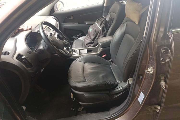 Used Kia Sportage R 2015 2.0L Automatic Two-Wheel Drive DLX Model Left Front Seat