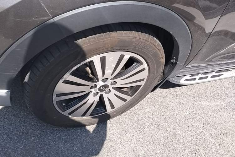 Used Kia Sportage R 2015 2.0L Automatic Two-Wheel Drive DLX Model Left Front Wheel Hub