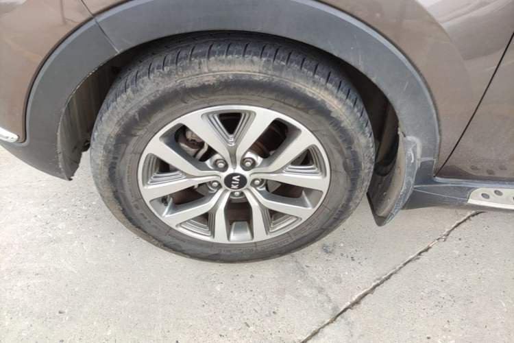 Used Kia Sportage R 2015 2.0L Automatic Two-Wheel Drive GLS Left Front Wheel Hub