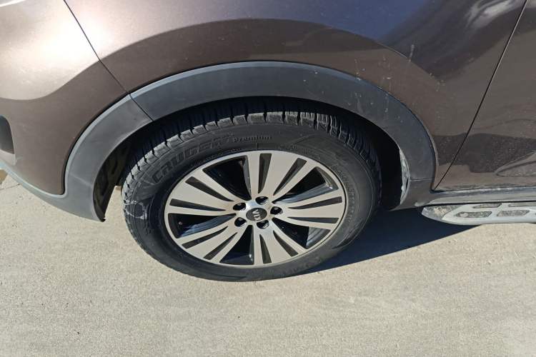 Used Kia Sportage R 2015 2.0L Automatic Two-Wheel Drive DLX Model Left Front Wheel Hub