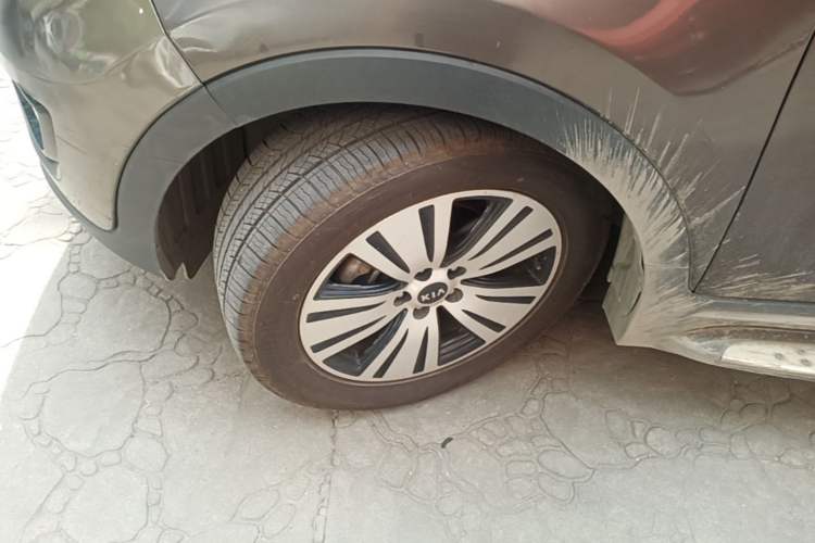 Used Kia Sportage R 2015 2.0L Automatic Two-Wheel Drive DLX Model Left Front Wheel Hub