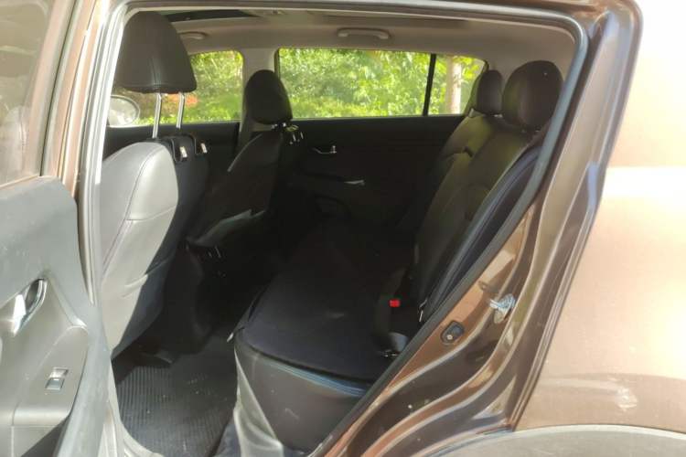 Used Kia Sportage R 2015 2.0L Automatic Two-Wheel Drive DLX Model Left Rear Seat