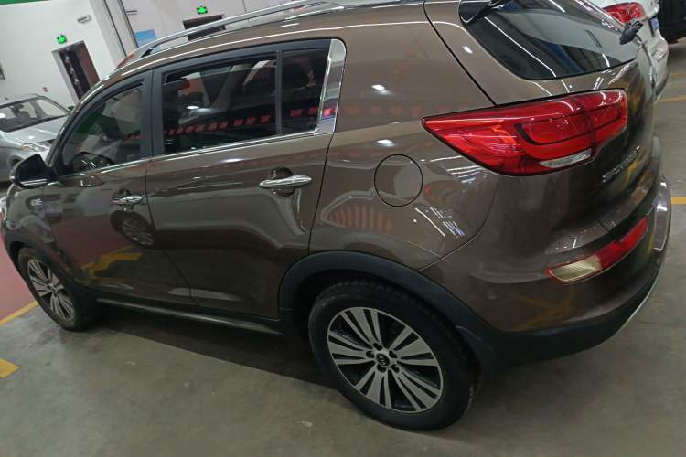 Used Kia Sportage R 2015 2.0L Automatic Two-Wheel Drive DLX Model Left Side