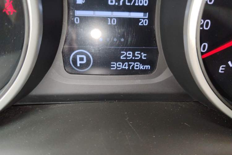 Used Kia Sportage R 2015 2.0L Automatic Two-Wheel Drive DLX Model Odometer Close Up