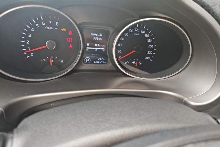 Used Kia Sportage R 2015 2.0L Automatic Two-Wheel Drive DLX Model Odometer Close Up