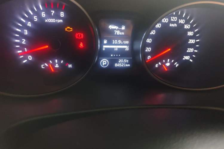 Used Kia Sportage R 2015 2.0L Automatic Two-Wheel Drive DLX Model Odometer Close Up