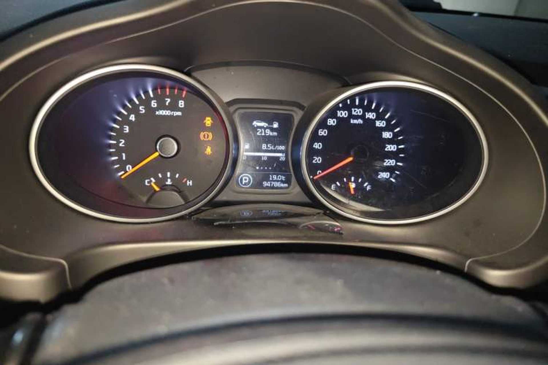 Used Kia Sportage R 2015 2.0L Automatic Two-Wheel Drive GLS Odometer Close Up