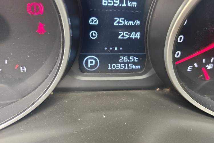 Used Kia Sportage R 2015 2.0L Automatic Two-Wheel Drive DLX Model Odometer Close Up